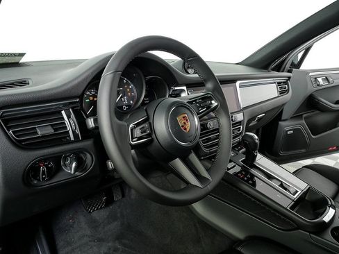 Used 2026 Porsche Macan AWD/4WD image 4