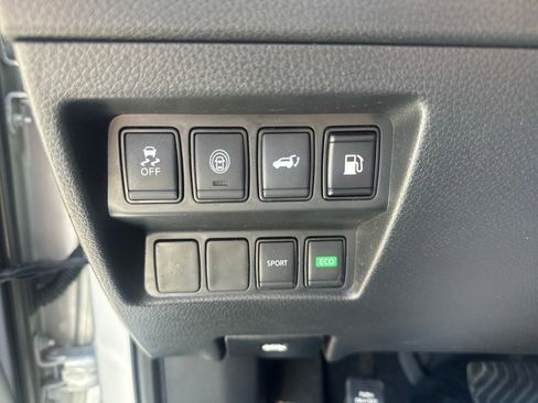 Used 2020 Nissan Rogue SV image 30