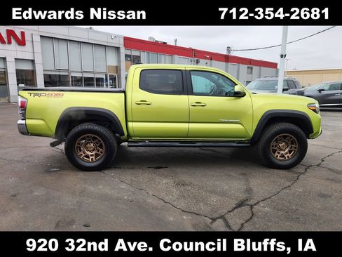 Used 2023 Toyota Tacoma TRD Off-Road image 8