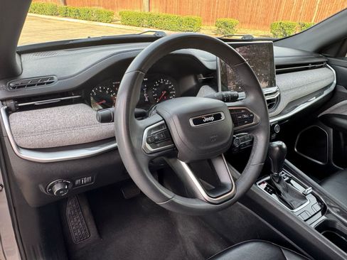 Used 2023 Jeep Compass Latitude image 22