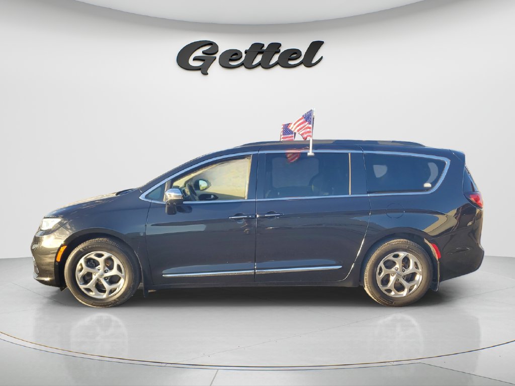 Used 2023 Chrysler Pacifica Limited w/ Trailer Tow Group FWD image 8