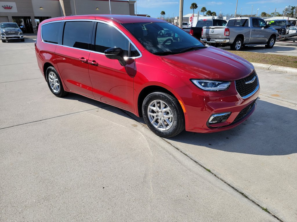 New 2026 Chrysler Pacifica Select FWD image 7