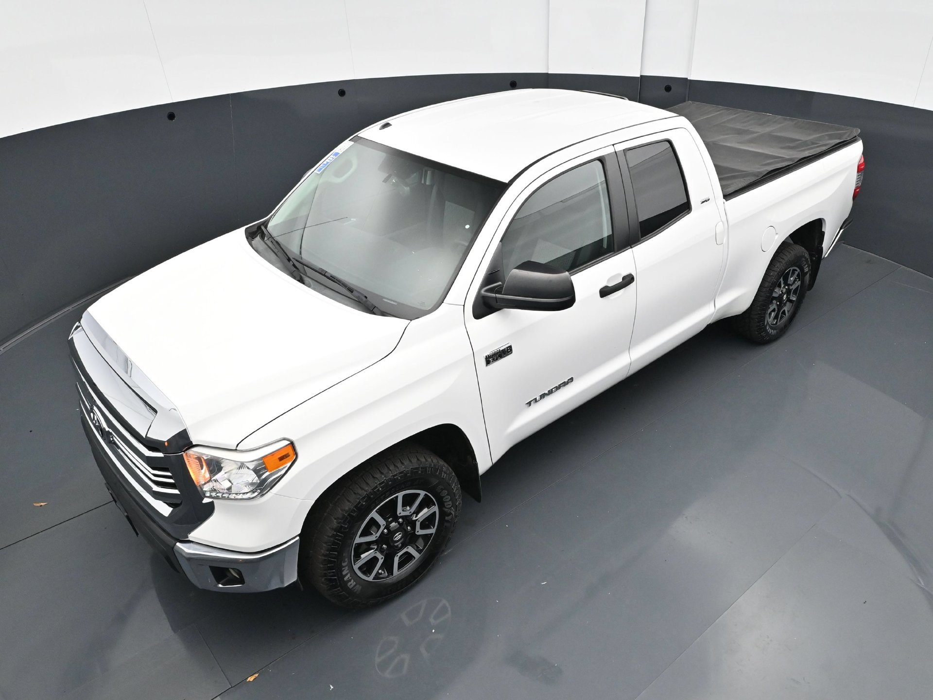 Used 2017 Toyota Tundra SR5 w/ TRD Off Road Package AWD/4WD image 33