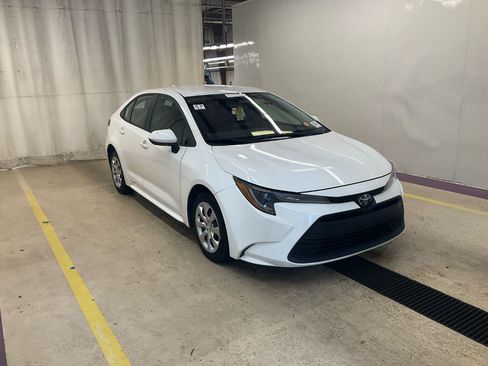 Used 2025 Toyota Corolla LE w/ Convenience Package FWD image 5