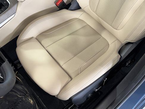 Used 2025 BMW 330i Sedan w/ Convenience Package image 33