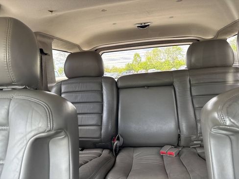 Used 2003 HUMMER H2 w/ Preferred Equipment Group AWD/4WD image 36