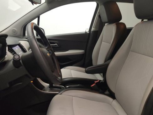 Used 2021 Chevrolet Trax LT FWD image 17
