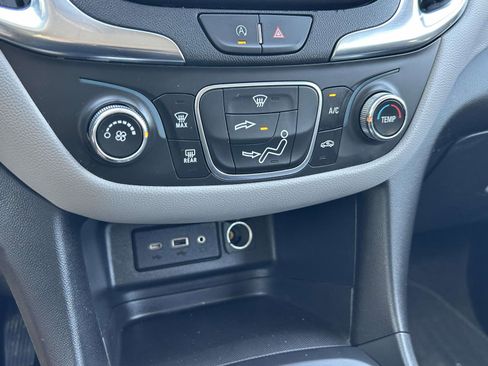 Used 2023 Chevrolet Equinox LS AWD/4WD image 24