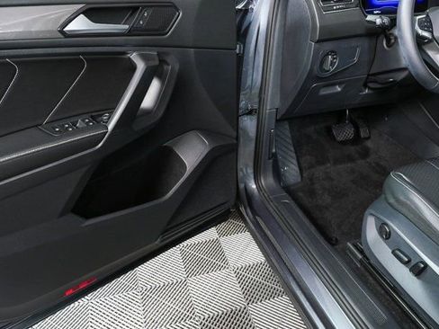 Certified 2023 Volkswagen Tiguan SE w/ Panoramic Sunroof Package image 7