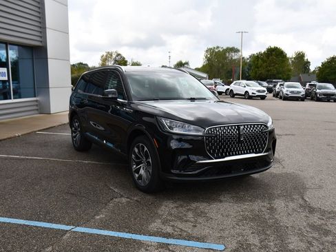 Used 2025 Lincoln Aviator AWD image 9