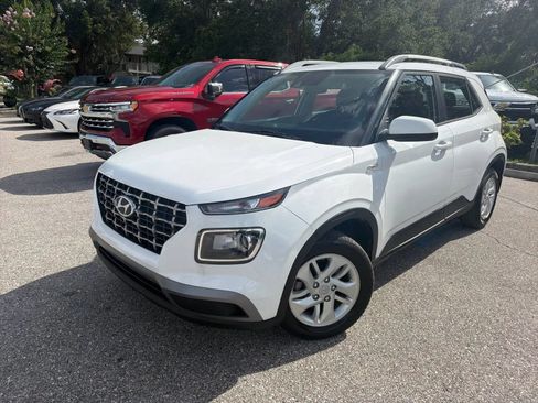 Used 2020 Hyundai Venue SEL FWD image 2