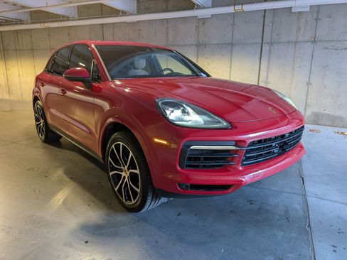 Used 2023 Porsche Cayenne image 11
