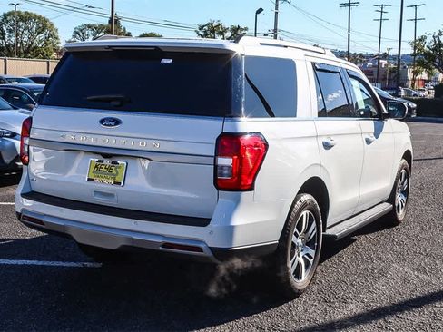 Used 2024 Ford Expedition XLT image 4