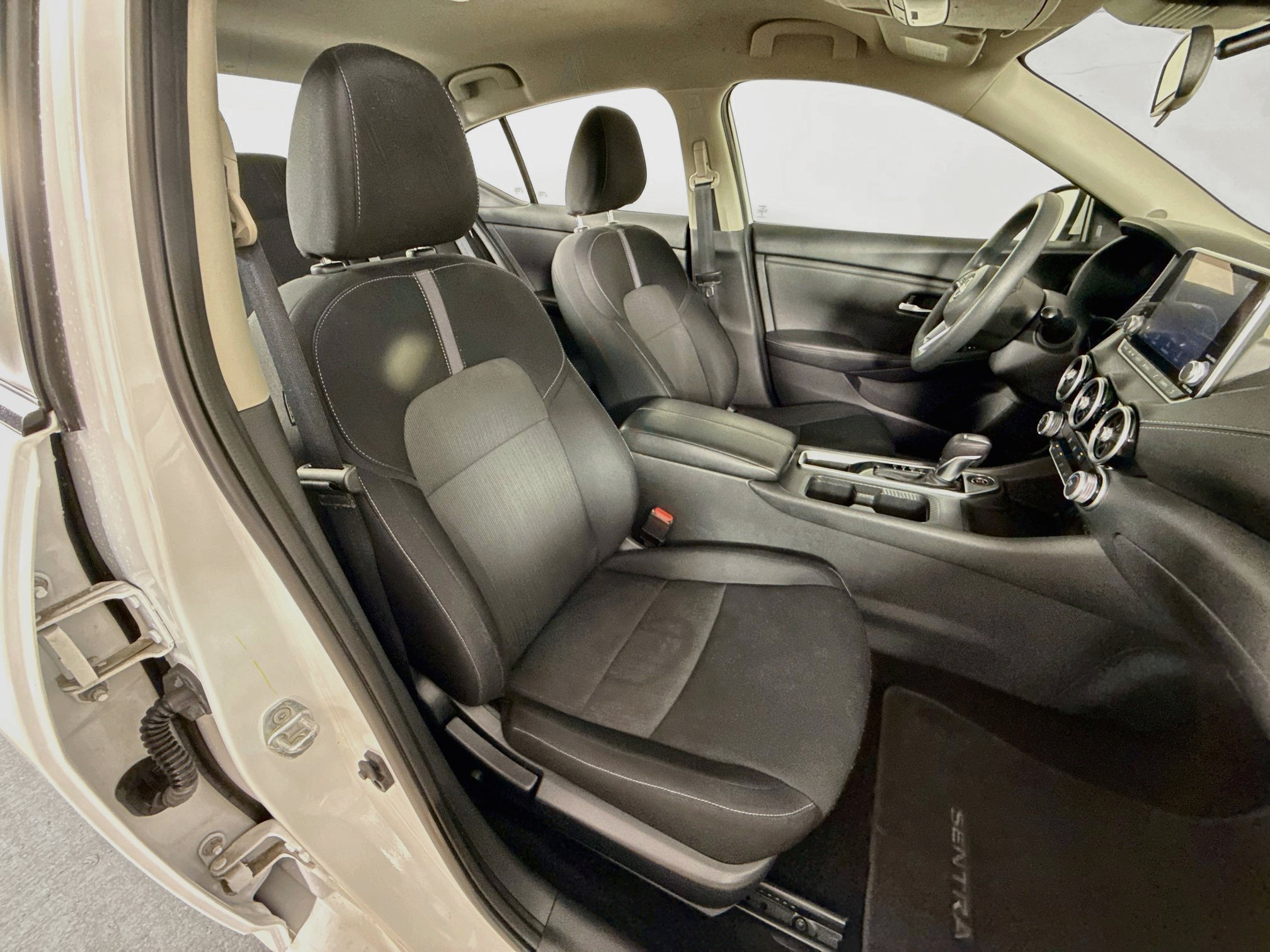 Used 2024 Nissan Sentra SV FWD image 33