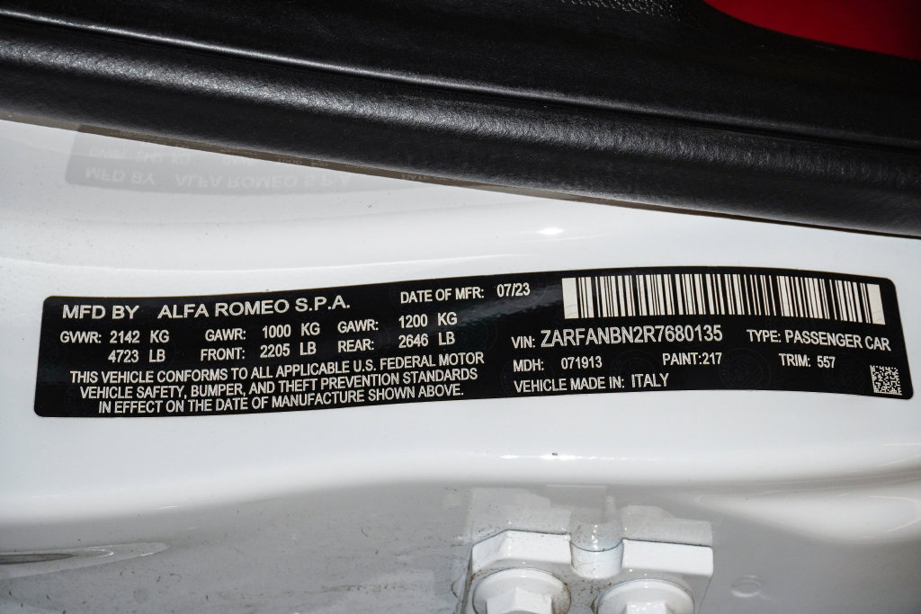 Used 2024 Alfa Romeo Giulia Veloce AWD/4WD image 31