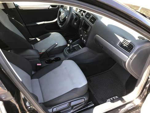Used 2017 Volkswagen Jetta S w/ Jetta S Cold Weather Package image 9