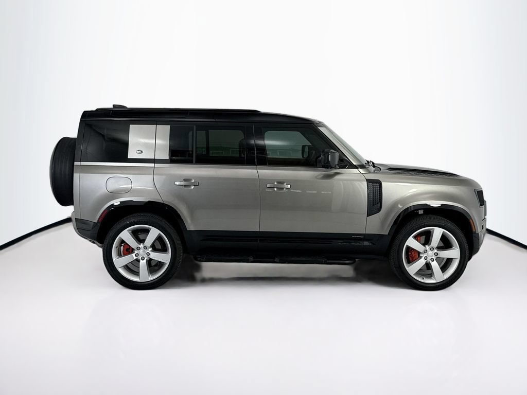 Used 2023 Land Rover Defender 110 X AWD/4WD image 4