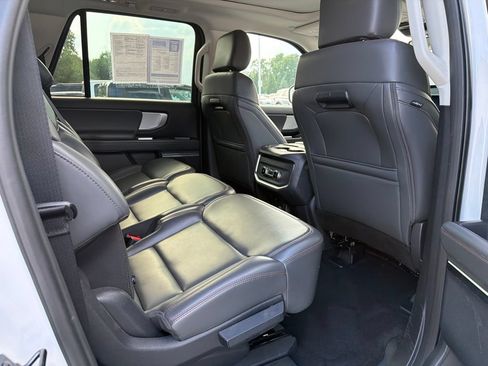 Used 2025 Ford Expedition Max Active AWD/4WD image 13