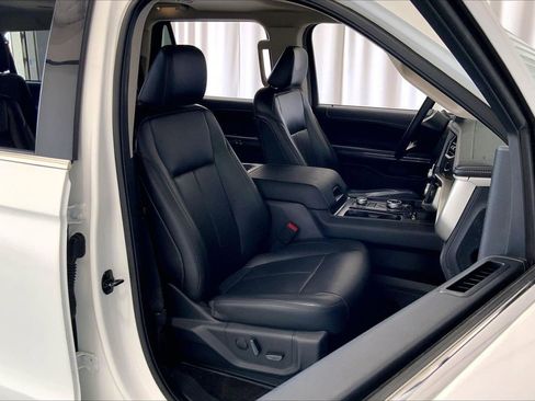 Used 2022 Ford Expedition Max XLT AWD/4WD image 16