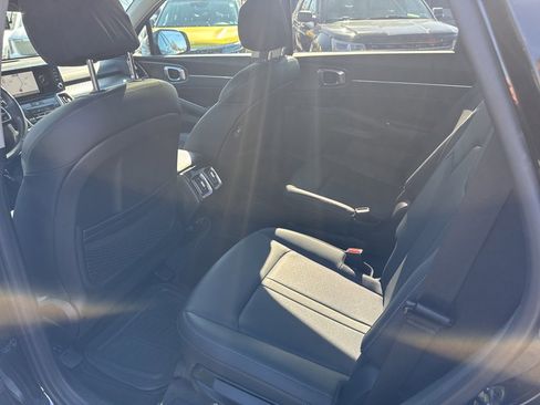 Certified 2023 Kia Sorento SX image 18