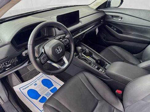 Used 2025 Honda Accord Touring image 9