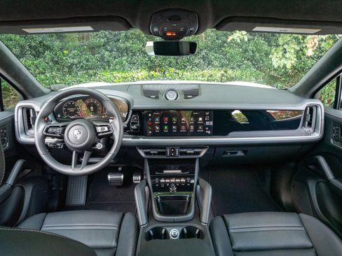 New 2025 Porsche Cayenne Turbo AWD/4WD image 24