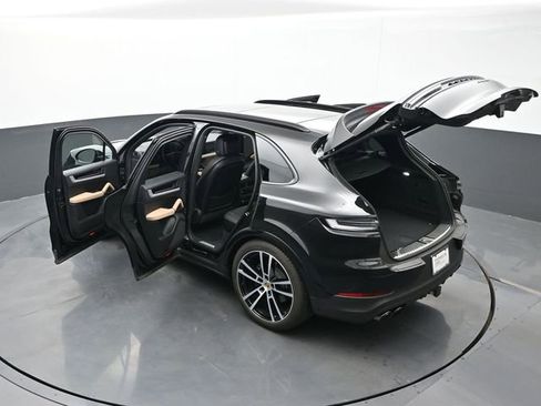 Certified 2024 Porsche Cayenne image 28