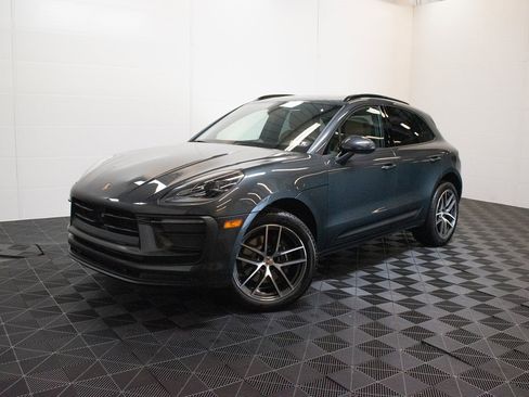 New 2025 Porsche Macan image 1