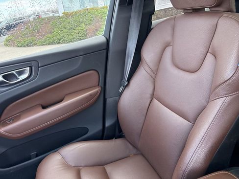 Used 2023 Volvo XC60 B5 Plus image 25