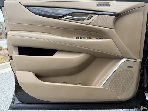 Used 2019 Cadillac Escalade Platinum image 44