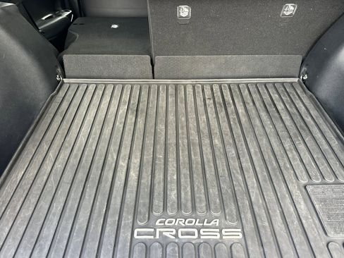 Used 2022 Toyota Corolla Cross LE image 12