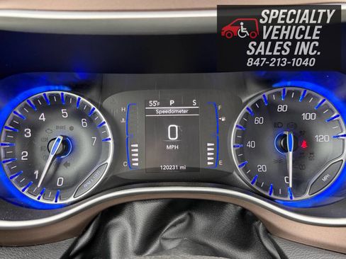 Used 2022 Chrysler Voyager LX FWD image 40