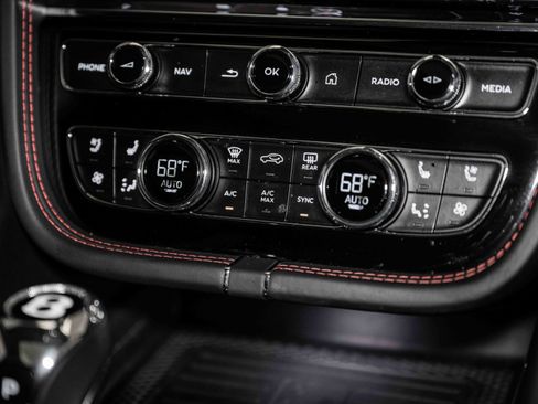 Certified 2022 Bentley Bentayga image 38
