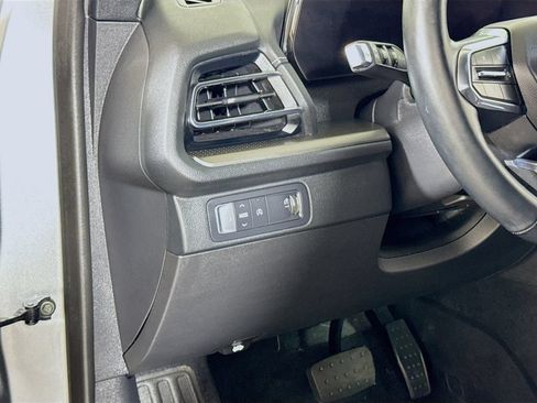 Certified 2025 Chevrolet Traverse LT FWD image 8