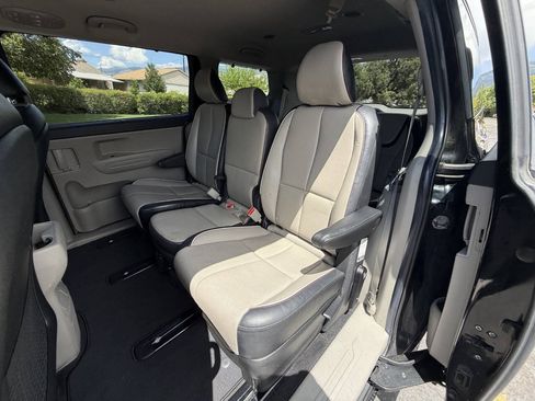 Used 2020 Kia Sedona EX FWD image 11