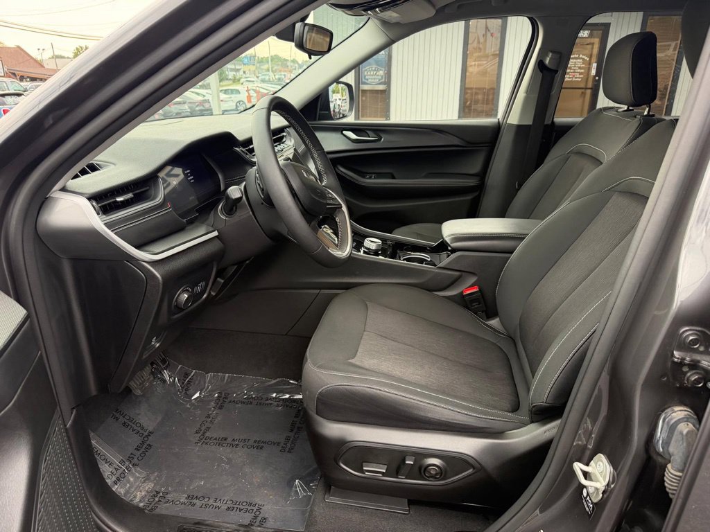 Used 2023 Jeep Grand Cherokee L Laredo AWD/4WD image 13