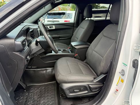 Used 2024 Ford Explorer 4WD Police Interceptor image 3