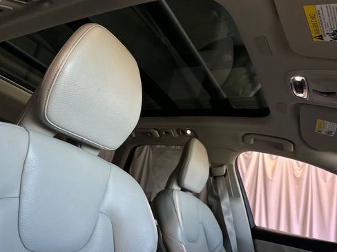 Used 2019 Volvo XC60 T5 Momentum w/ Advanced Package FWD image 19