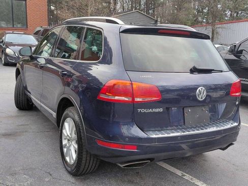 Used 2014 Volkswagen Touareg Sport image 8
