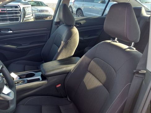 Used 2024 Nissan Altima 2.5 SV image 11