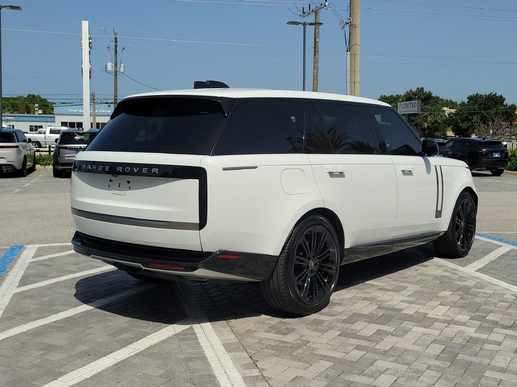 Used 2025 Land Rover Range Rover Long Wheelbase SE AWD/4WD image 5