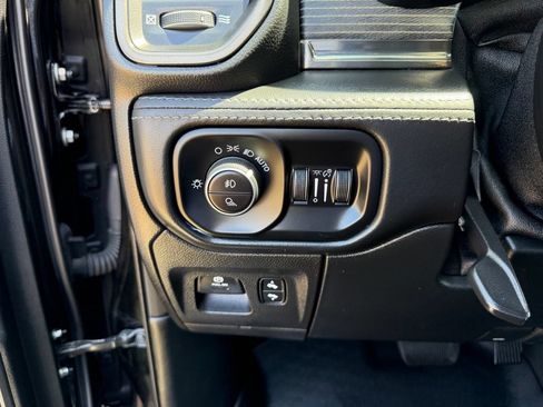 Used 2021 RAM 1500 Limited AWD/4WD image 17
