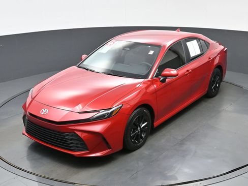 Used 2025 Toyota Camry LE FWD image 36