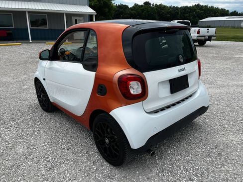 Used 2016 smart fortwo passion RWD image 5
