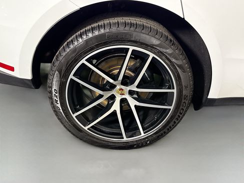 Used 2023 Porsche Macan AWD/4WD image 33