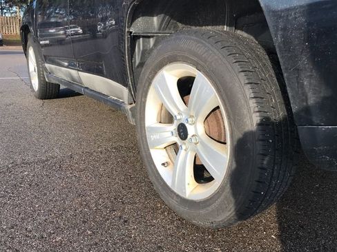 Used 2011 Jeep Compass Sport image 6