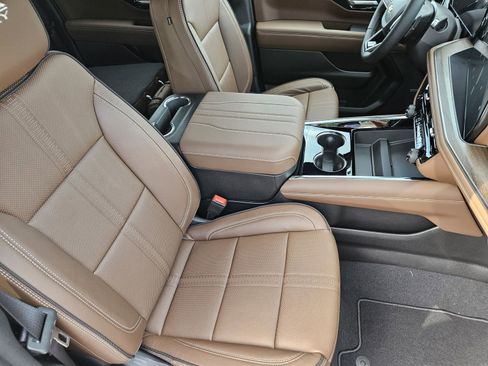 New 2026 Chevrolet Suburban High Country AWD/4WD image 16