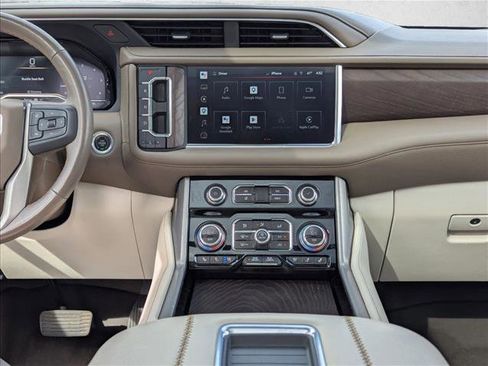 Used 2022 GMC Yukon XL Denali AWD/4WD image 14