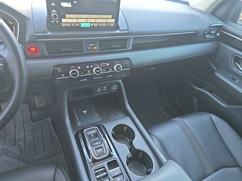 Used 2024 Honda Pilot Touring image 22