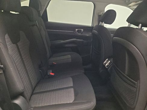 Used 2022 Kia Sorento LX FWD image 19